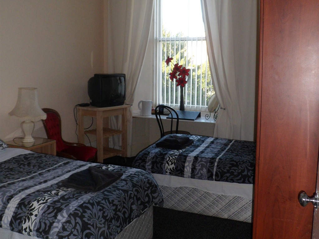 Twin Room - shared facilities (room only) Clarin Guest House