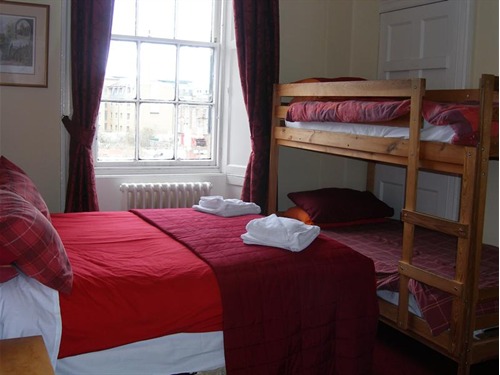 Family En Suite - Sleeps up to 4 people  IVY- Braveheart Guest House