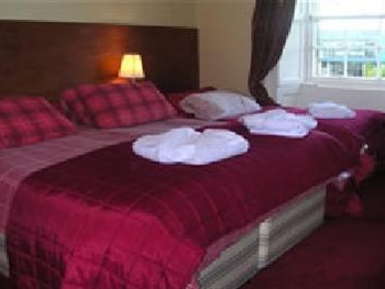 Family En Suite - Sleeps up to 5 people IVY- Braveheart Guest House