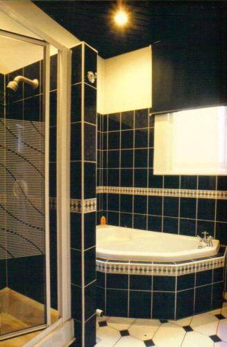Double Room with shared bathroom Murrayfield Park Guest House